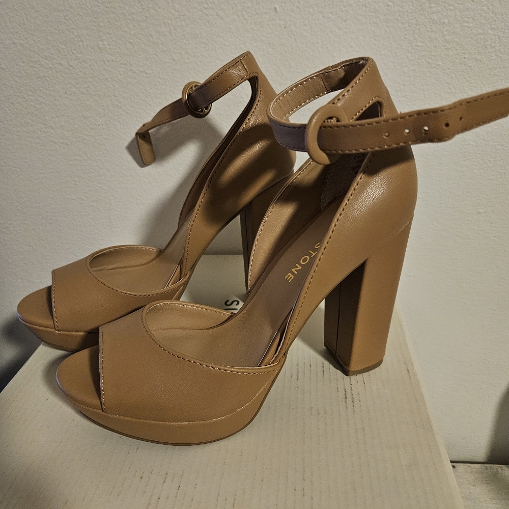 Heels - Picture 3 of 7